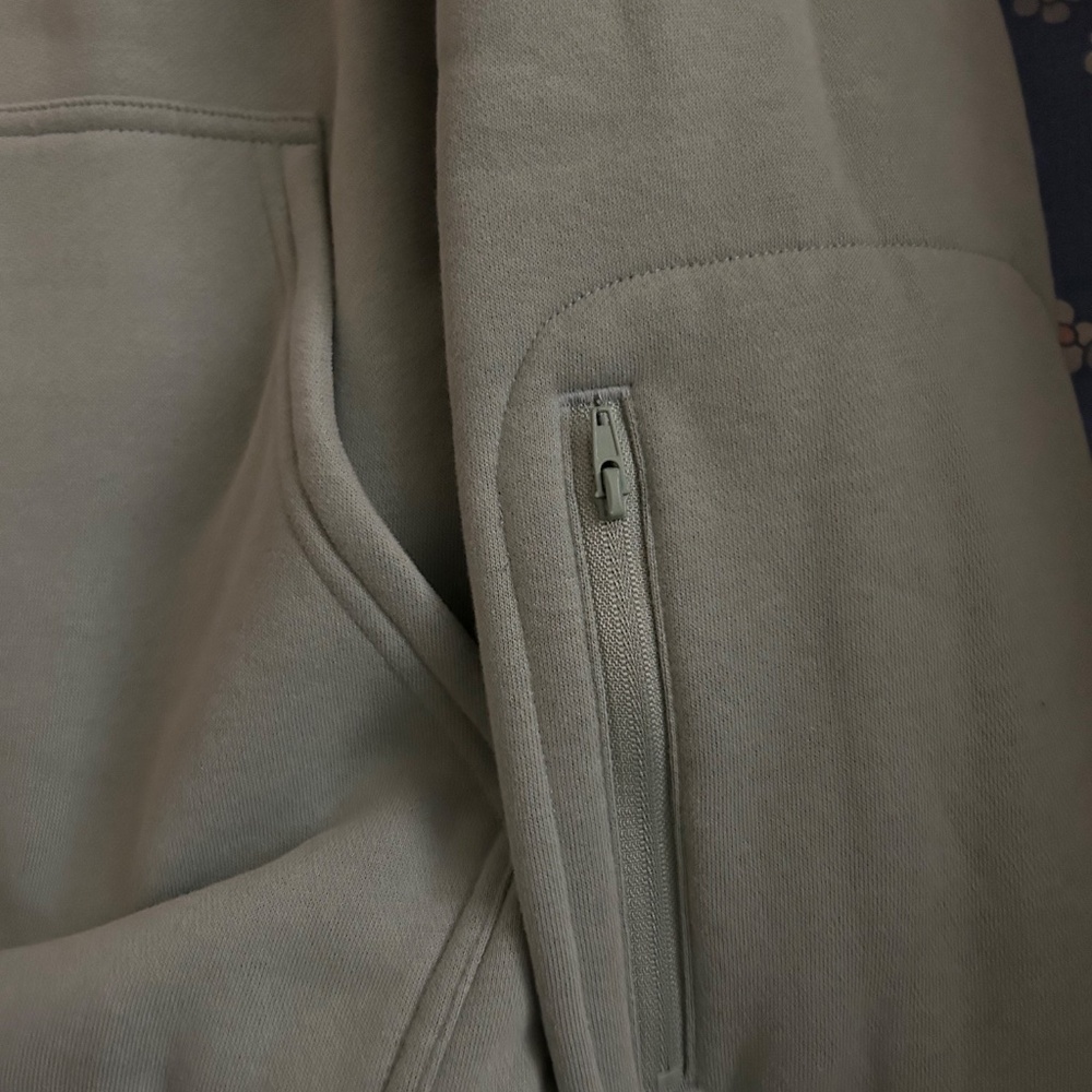 Comfrt Airplane Mode Hoodie Aloe Size Medium New - Picture 5 of 6